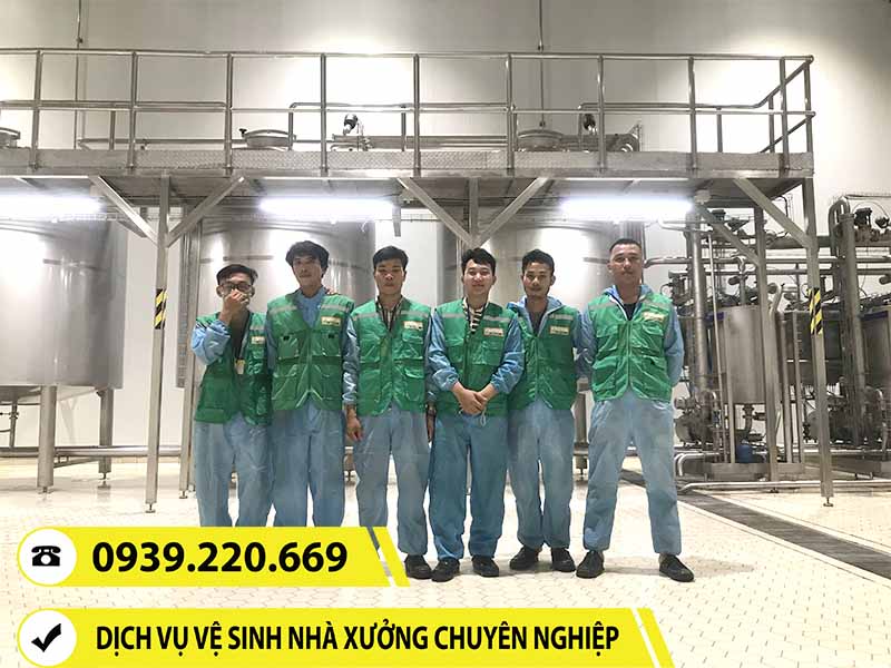 Dịch Vụ vệ sinh quét bụi màng nhện nhà xưởng tại KCN Bình An 