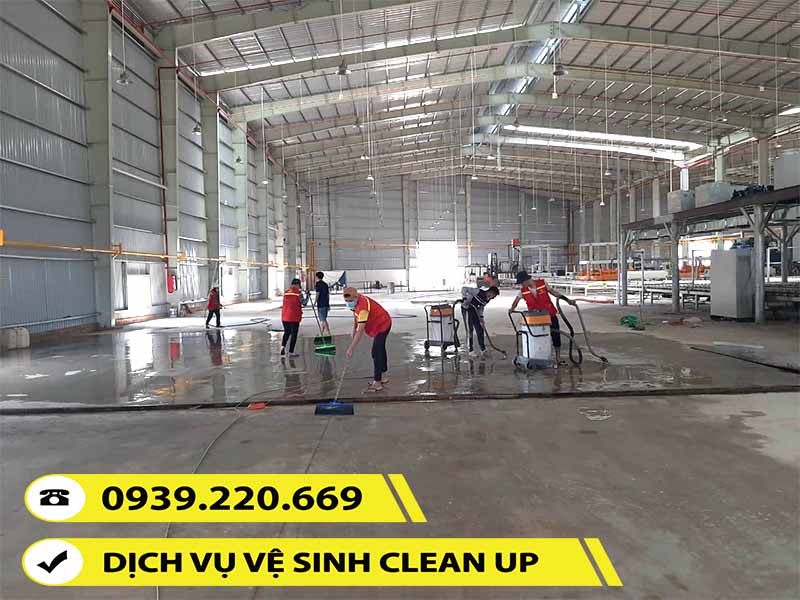 Clean Up trang bị đầy đủ máy móc phục vụ công việc vệ sinh công nghiệp 