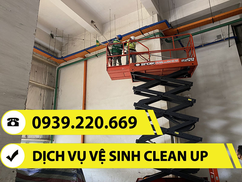Clean Up trang bị đầy đủ các loại máy móc, hóa chất phục vụ công việc vệ sinh