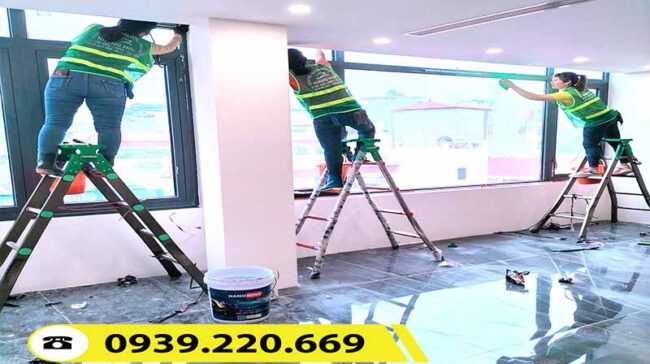 Ảnh thực tế nhân viên của Clean Up tiến hành công việc vệ sinh