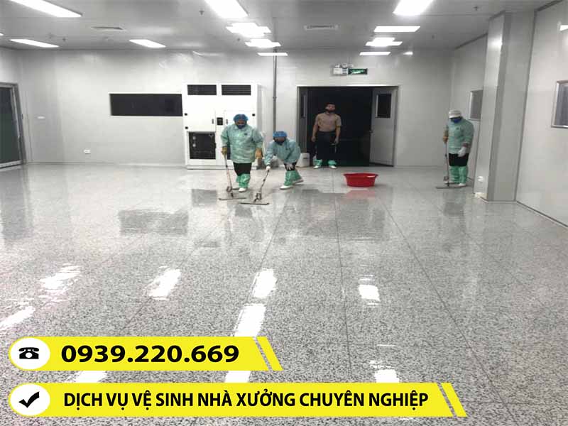 Dịch vụ vệ sinh quét bụi màng nhện nhà xưởng tại KCN Thạnh Phú
