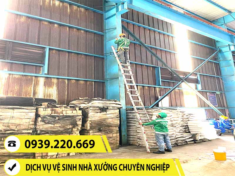  dịch vụ vệ sinh quét bụi màng nhện nhà xưởng tại KCN Tam Phước 
