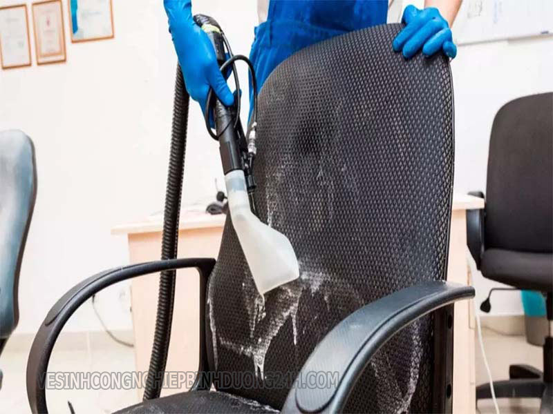 Cách tự vệ sinh ghế văn phòng - Ghế nỉ, vải