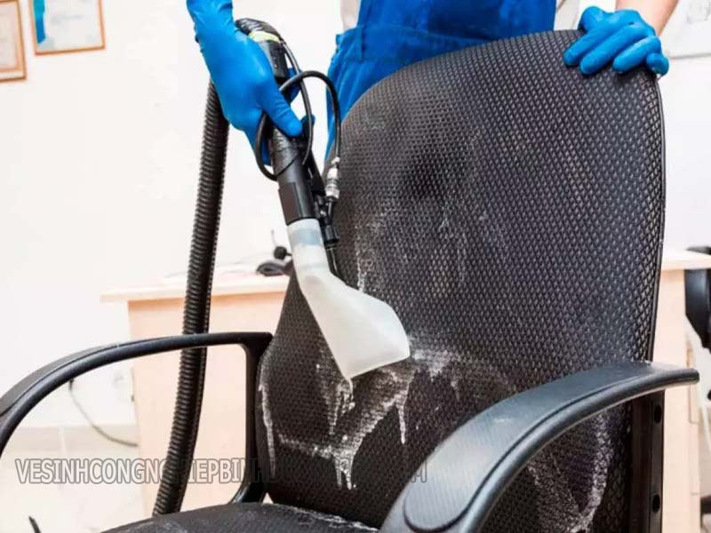 Cách làm sạch ghế văn phòng - Ghế vải