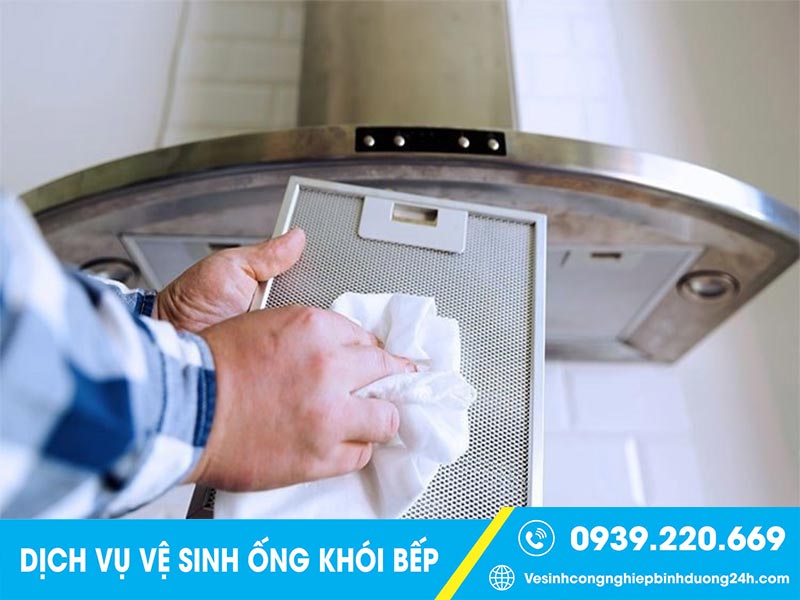 Từng hạng mục ống khói bếp được Clean Up xử lý cẩn thận