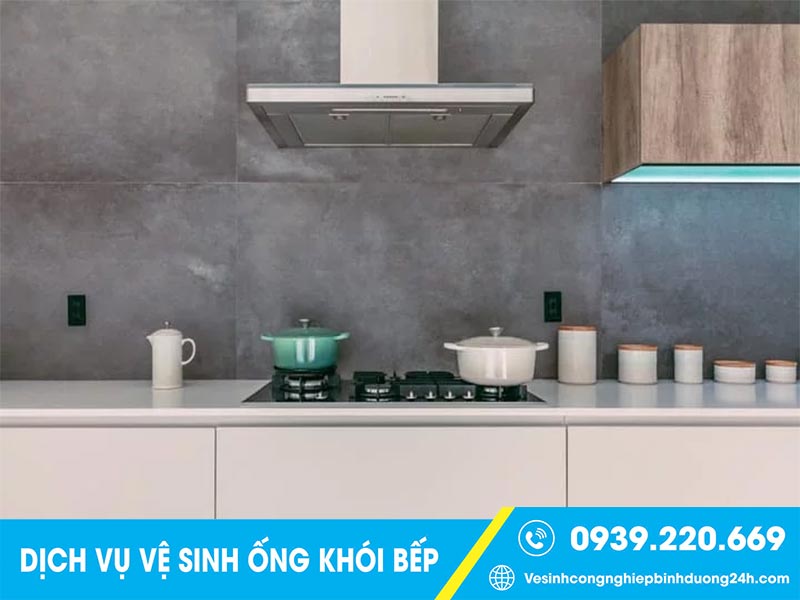 Quy trình vệ sinh ống khói bếp cần sự cẩn thận, rõ ràng