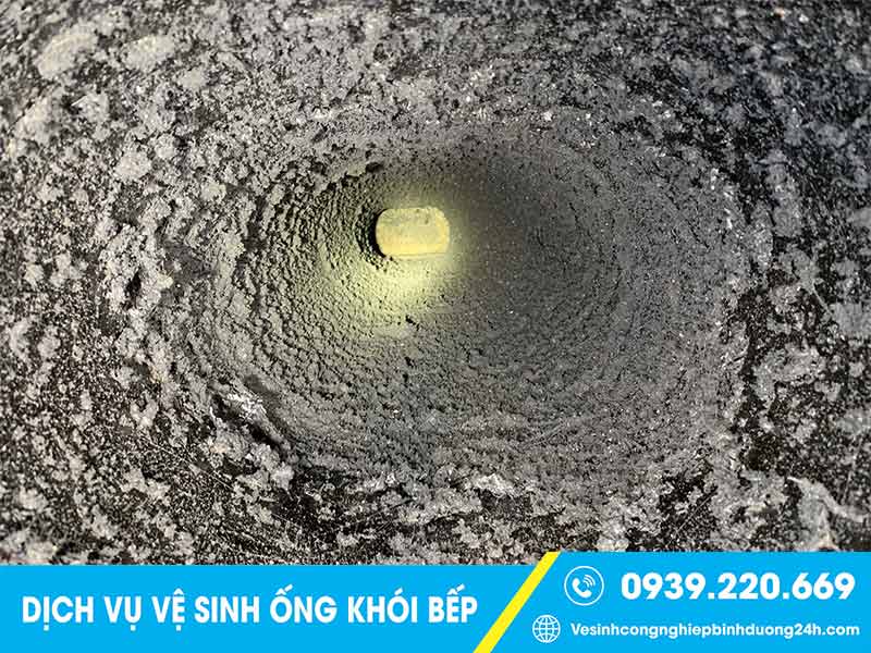 Ống gió bếp, hệ thống hút mùi nhà bếp cần làm sạch 3 tháng/ lần