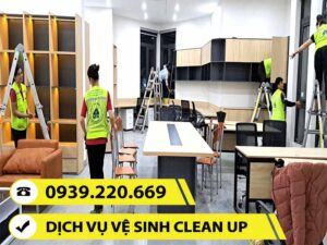 Sự tồn đọng bụi bẩn, các vết bẩn vôi vữa trên sàn nhà cần được xử lý trước khi ở