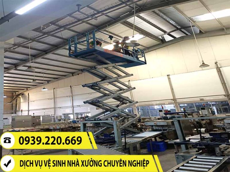 Clean Up sử dụng các loại máy móc chuyên dụng hỗ trợ công việc quét màng nhện nhà xưởng