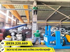 Nhân viên Clean Up sử dụng thành thạo các loại máy móc, thiết bị chuyên dụng vệ sinh nhà xưởng, quét màng nhện