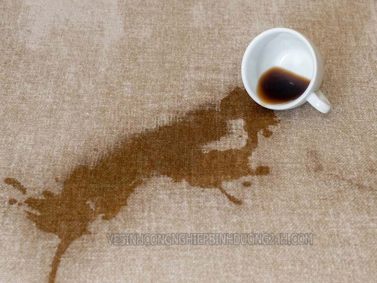 Lưu ý trước khi xử lý vết bẩn cafe trên sofa nỉ