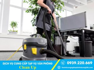 Nhân viên tap vụ Clean Up cẩn thận, tận tâm