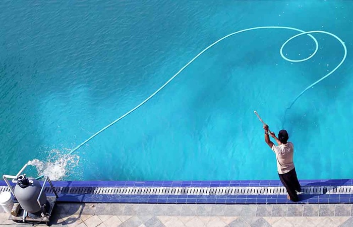 dịch vụ vệ sinh hồ bơi ở bình dương