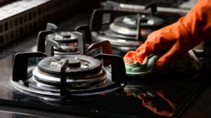 Cách vệ sinh bếp ga âm