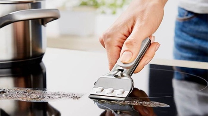 Cách vệ sinh bếp từ bị cháy